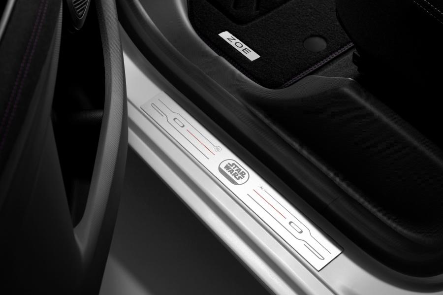Детали интерьера Renault Zoe Star Wars 2018 года  (фото 5 из 5)